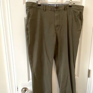 Men’s flat front khaki pants